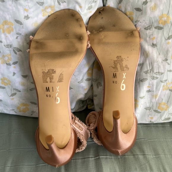 MIX NO. 6 high heels Size 8. Cream color - Picture 2 of 6